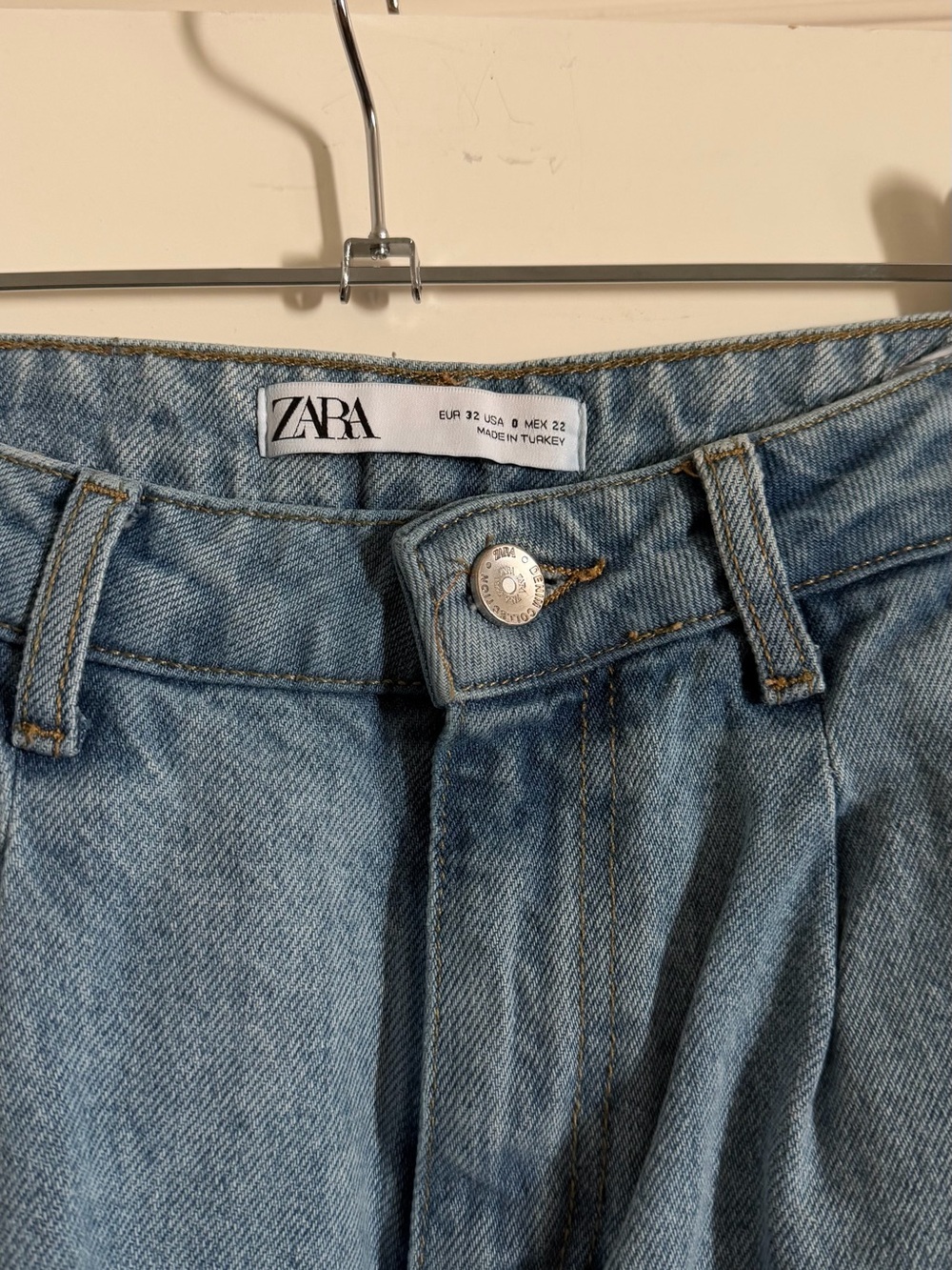 ZARA Light Wash Barrel Leg Women’s Jeans